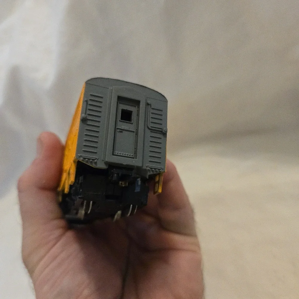 Vtg Bachmann EMD F9 Diesel Union Pacific Yellow HO Scale Electric Train 70s 1206